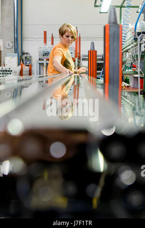 Paris, à l'Est de la Bohême. 4 mai, 2017. SanSwiss, cabines de douche d'un nouveau hall de production pour les producteurs et de stockage en Jicin, République tchèque, la Bohême de l'Est, le 4 mai 2017. Photo : CTK/Tanecek Photo/Alamy Live News Banque D'Images