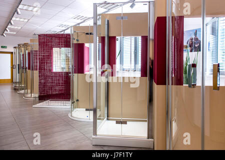 Paris, à l'Est de la Bohême. 4 mai, 2017. SanSwiss, cabines de douche d'un nouveau hall de production pour les producteurs et de stockage en Jicin, République tchèque, la Bohême de l'Est, le 4 mai 2017. Photo : CTK/Tanecek Photo/Alamy Live News Banque D'Images