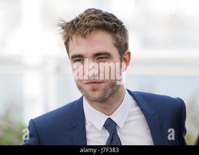 Cannes, France. 25 mai, 2017. L'acteur Robert Pattinson bon temps. Photocall. 70e Festival du Film de Cannes Cannes, France 25 mai 2017 Allstar Crédit : photo library/Alamy Live News Banque D'Images