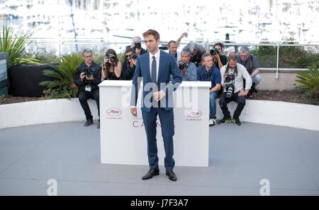 Cannes, France. 25 mai, 2017. L'acteur Robert Pattinson bon temps. Photocall. 70e Festival du Film de Cannes Cannes, France 25 mai 2017 Allstar Crédit : photo library/Alamy Live News Banque D'Images