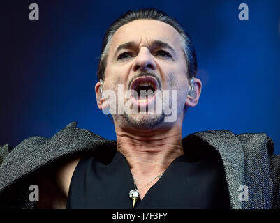 Prague, République tchèque. 24 mai, 2017. Le chanteur David Gahan effectue pendant le concert de la Depeche Mode à Prague, République tchèque, le 24 mai 2017. Photo : CTK/Vondrous Romain Photo/Alamy Live News Banque D'Images