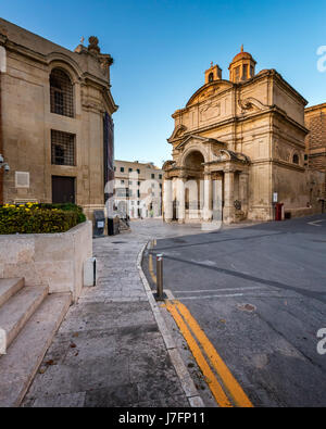 Sainte Catherine d'Italie église et Jean Vallette Pjazza dans la soirée, Vallette, Malte Banque D'Images