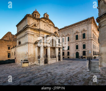 Sainte Catherine d'Italie église et Jean Vallette Pjazza dans la soirée, Vallette, Malte Banque D'Images