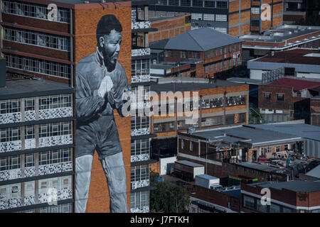 Un portrait de l'ancien président sud-africain Nelson Mandela dans le cadre d'un projet de renouvellement du centre-ville de Johannesburg, Maboneng Banque D'Images