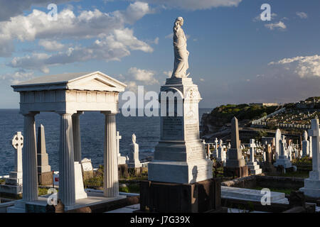 Bondi à Coogee, voie promenade côtière, via Bronte Beach et Waverley Cemetery Banque D'Images