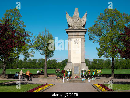 Monument à la réunion des forces alliées, rappelant la réunion des soldats soviétiques et américains 1945, à l'Elbe, Torgau, Saxe Banque D'Images