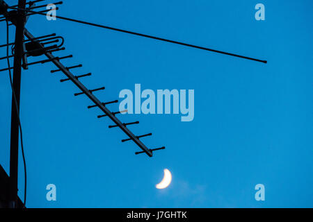 Lune-nuit ,antenne à faisceau Banque D'Images