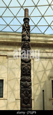 Pôle de façade, le Haida. La Colombie-Britannique, Canada. À propos de 1850, en bois de cèdre rouge. British Museum. Londres. United Kingdom. Banque D'Images