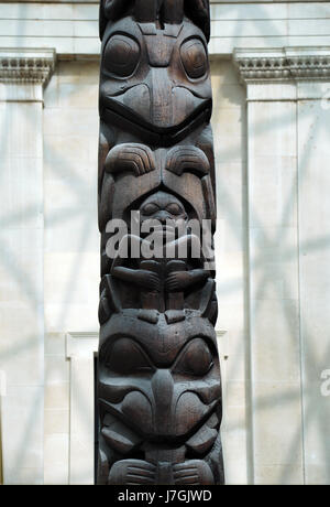 Pôle de façade, le Haida. La Colombie-Britannique, Canada. À propos de 1850, en bois de cèdre rouge. British Museum. Londres. United Kingdom. Détail. Banque D'Images