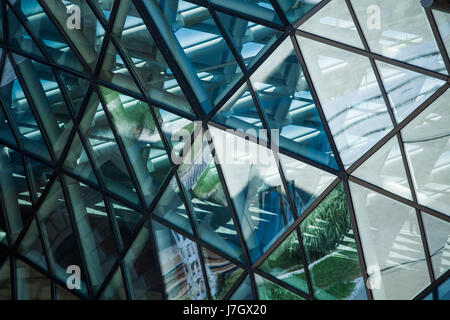 CET édifice en forme de baleine moderne Budapest détail sur la banque du fleuve du Danube, la Hongrie Banque D'Images