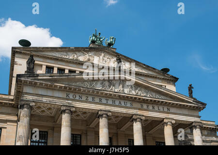 Berlin, Allemagne - le 23 mai 2017 : Façade de la salle de Concert Konzerthaus de Berlin () au Gendarmenmarkt à Berlin. Banque D'Images