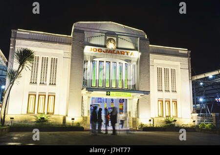 Gare Tugu Yogyakarta l'entrée de la nuit Banque D'Images