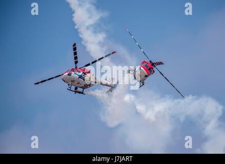 L'hélicoptère indien Airforce Sarang Aerobatic Team Banque D'Images