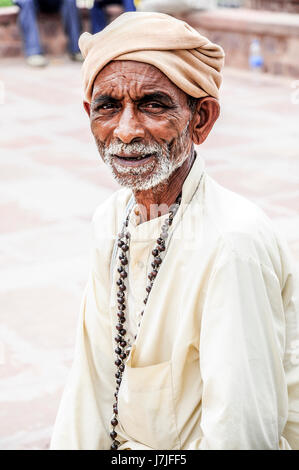 Jodhpur, Inde, le 10 septembre 2010 : Portrait d'un vieil indien en vêtements traditionnels. Banque D'Images