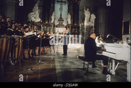 Alice Babs avec Duke Ellington musicien nous à un concert à la télévision l'église Gustav Vasa l'enregistrement pour la télévision suédoise 1969 Banque D'Images