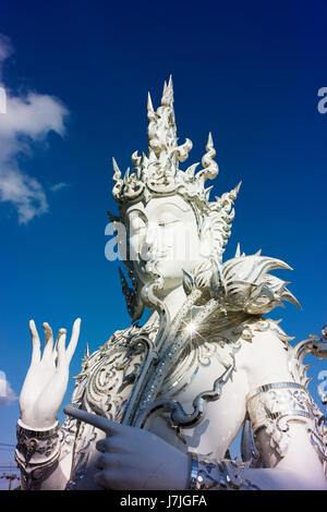 Des statues et des œuvres de la Wat Rong Khun complexe, aussi connu comme le Temple blanc. Banque D'Images