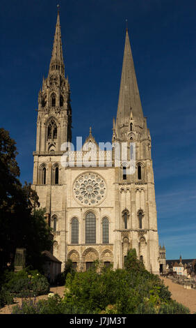 La cathédrale de Chartres - Vue avant, France Banque D'Images