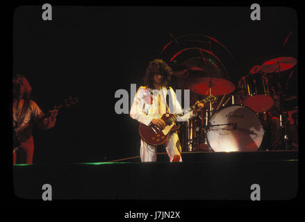 LED ZEPPELIN live au fabuleux Forum à Inglewood, CA USA le 27 juin 1977. Photo © Kevin Estrada / Media Punch Banque D'Images