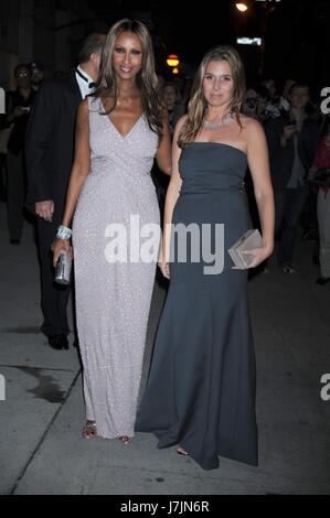 Iman et Aeriná Lauder d'arriver au Fashion Group International, 26e Nuit des Etoiles à Cipriani, Wall Street à New York. Le 22 octobre 2009. Crédit : Dennis Van Tine/MediaPunch Banque D'Images