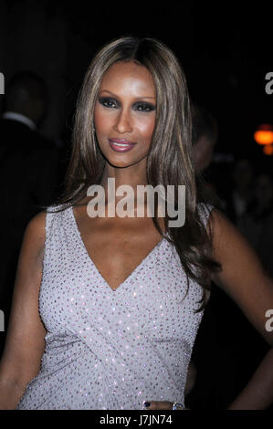 Iman arriver au Fashion Group International, 26e Nuit des Etoiles à Cipriani, Wall Street à New York. Le 22 octobre 2009. Crédit : Dennis Van Tine/MediaPunch Banque D'Images