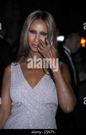 Iman arriver au Fashion Group International, 26e Nuit des Etoiles à Cipriani, Wall Street à New York. Le 22 octobre 2009. Crédit : Dennis Van Tine/MediaPunch Banque D'Images