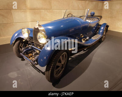 La Bugatti type 43 de 1929 est une automobile de luxe classique connue pour son ingénierie avancée et son design élégant. Symbole de l'excellence automobile, il représente l'innovation automobile du début du XXe siècle. Banque D'Images