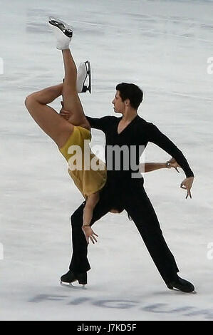 Aux Championnats du monde de patinage artistique 2011, les danseurs canadiens Tessa Virtue et Scott Moir ont livré une captivante performance de danse libre, obtenant une note totale combinée de 181,79, obtenant ainsi leur premier titre mondial. Banque D'Images