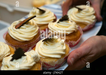 Cupcakes Vanille givrée Noël décadent Banque D'Images