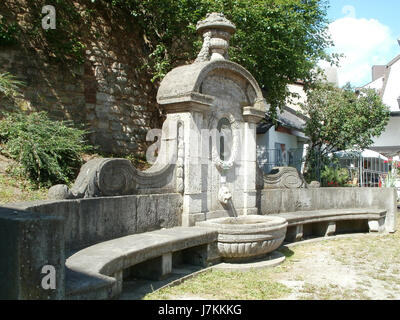 Luisenbrunnen est une fontaine remarquable située à Saarbruecken. Cette entrée fait probablement référence à une photographie ou à un document qui saisit l'importance historique et architecturale de la fontaine. Banque D'Images