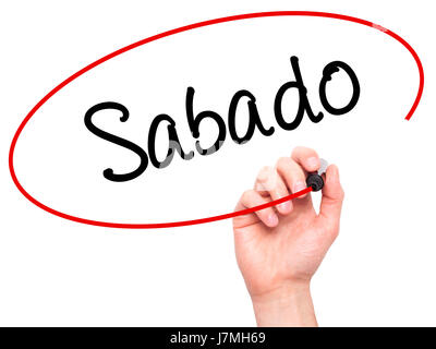 Man main écrit Sabado (samedi en espagnol/portugais) avec marqueur noir sur l'écran visuel. Isolé sur blanc. Le commerce, la technologie, internet concept Banque D'Images