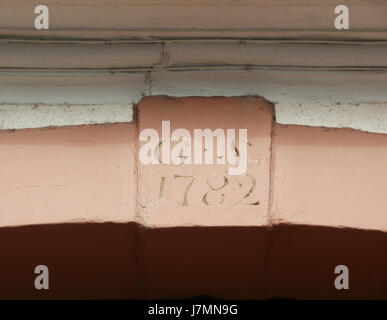 Le titre fait probablement référence à un événement ou à une image capturée le 1er septembre 2011 sur la Hebelstrasse à Schwetzingen, en Allemagne. Il peut documenter un moment ou un développement spécifique dans cette ville. Banque D'Images