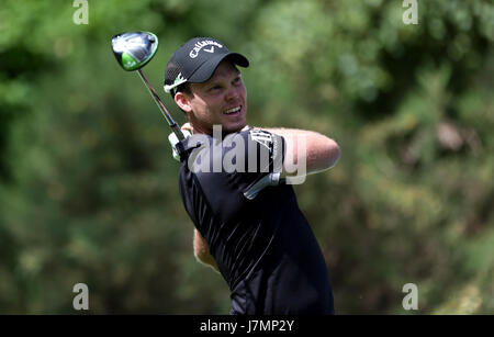 L'Angleterre Danny Willett tees off sur la treizième au cours de la première journée de la 2017 BMW PGA Championship à Wentworth Golf Club, Surrey. Banque D'Images