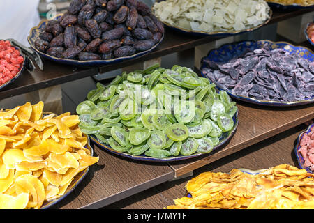 Confits colorés et fruits confits assortiment. Banque D'Images