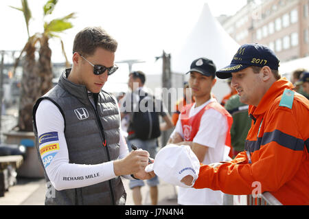 Monte Carlo, Monaco. 25 mai, 2017. Sport Automobile : Championnat du Monde de Formule 1 de la FIA 2017, Grand Prix de Monaco, # 2 Stoffel Vandoorne (BEL, McLaren Honda), 25.05.2017. | conditions dans le monde entier : dpa Crédit photo alliance/Alamy Live News Banque D'Images