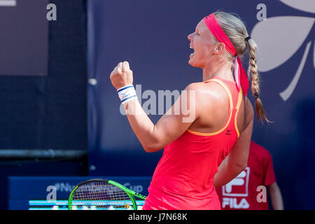 Nuremberg, Allemagne. 25 mai, 2017. Kiki Bertens des Pays-Bas célèbre sa victoire contre Riske des USA en quart de finale du tournoi de tennis WTA à Nuremberg, Allemagne, 25 mai 2017. Photo : Daniel Karmann/dpa/Alamy Live News Banque D'Images