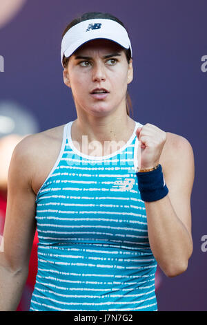 Nuremberg, Allemagne. 25 mai, 2017. Sorana Cirstea de Yulia Putintseva joue contre la Roumanie du Kazakhstan en quart de finale du tournoi de tennis WTA à Nuremberg, Allemagne, 25 mai 2017. Photo : Daniel Karmann/dpa/Alamy Live News Banque D'Images
