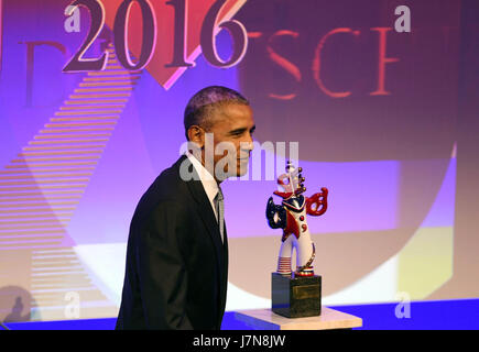 Baden-Baden, Allemagne. 25 mai, 2017. dpatop - le président américain Barack Obama à la Deutscher Medienpreis 2016 (allemand) 2016 Prix Media Awards au Kongresszentrum à Baden-Baden, Allemagne, 25 mai 2017. Photo : Uli Deck/dpa/Alamy Live News Banque D'Images