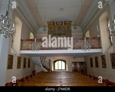 Cette image montre la Pfarrkirche Hatzendorf, dédiée aux membres Peter et à membres Paul, située à Hatzendorf, en Autriche. L'église est un monument religieux et architectural important dans la région, connu pour son importance historique et culturelle. Banque D'Images