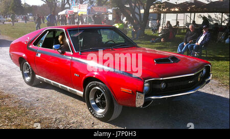 L'AMC AMX 1970, exposée au salon de l'auto de Hershey en 2012, est une voiture musculaire américaine remarquable. Avec son design distinctif et ses performances puissantes, il se distingue comme un symbole de l'innovation automobile de la fin des années 1960 et du début des années 1970 Banque D'Images