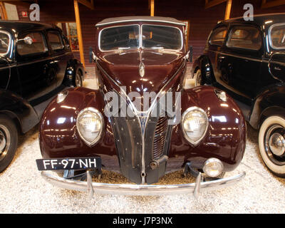 1938 Ford Club 740 Cabriolet pic2 Banque D'Images