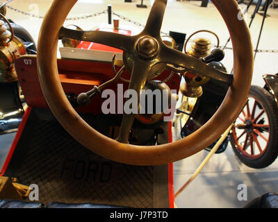La Ford N Runabout 1906 est un modèle automobile historique, qui fait partie de la production automobile de Ford. Il est connu pour son rôle dans la popularisation des automobiles au début du XXe siècle. Banque D'Images