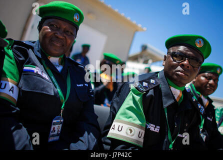 Cette image capture un moment impliquant la police de Sierra Leone, prise le 15 mars 2012. La photographie donne un aperçu des activités des forces de l'ordre en Sierra Leone pendant cette période. Banque D'Images