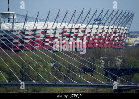 Stade national (Stadion Narodowy) et pont Swietokrzyski (la plupart Swietokrzyski) à Varsovie, Pologne © Wojciech Strozyk / Alamy Stock Photo Banque D'Images
