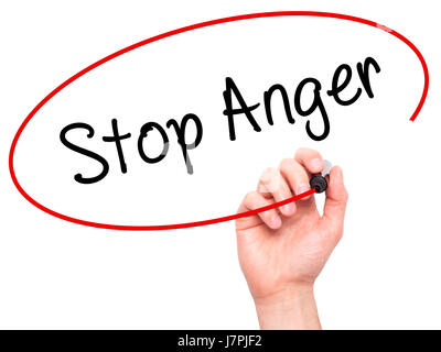 Man main écrit arrêter la colère avec marqueur noir sur l'écran visuel. Isolé sur fond. Le commerce, la technologie, internet concept. Stock Photo Banque D'Images