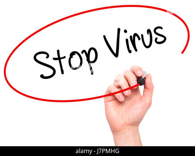 Man main écrit Stop Virus avec marqueur noir sur l'écran visuel. Isolé sur blanc. Le commerce, la technologie, internet concept. Stock Photo Banque D'Images