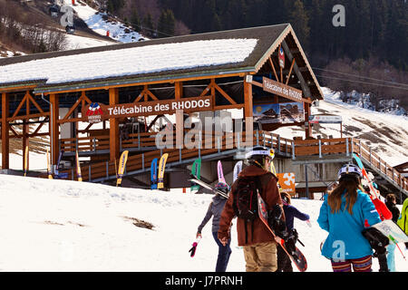 Centre Station, Méribel, Trois Vallées, Alpes, France. La télécabine des Rhodos. Rhodos ascenseur Banque D'Images