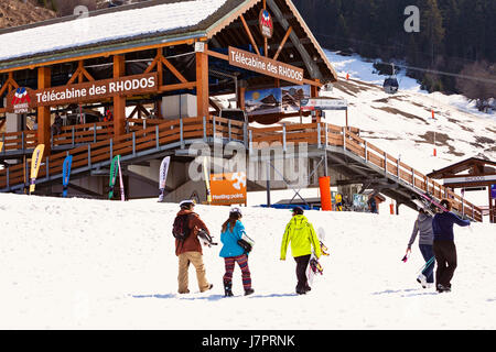 Centre Station, Méribel, Trois Vallées, Alpes, France. La télécabine des Rhodos. Rhodos ascenseur Banque D'Images