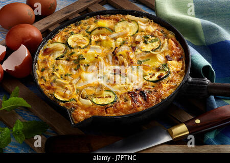 Frittata à la menthe Courgettes Banque D'Images