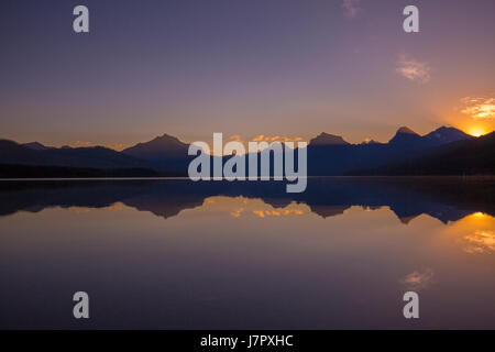 McDonald Lake / Lac / Lever/coucher/ Réflexions Banque D'Images