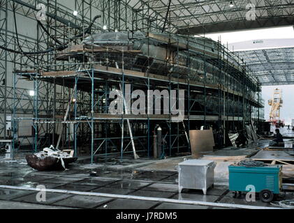 AJAXNETPHOTO. LA SPEZIA, ITALIE. - SUPERYACHT - CONSTRUCTION D'UN GRAND YACHT DE LUXE EN CONSTRUCTION AU CHANTIER NAVAL DE LA MARINE PROJECTS. PHOTO:JONATHAN EASTLAND/AJAX REF:302462 Banque D'Images